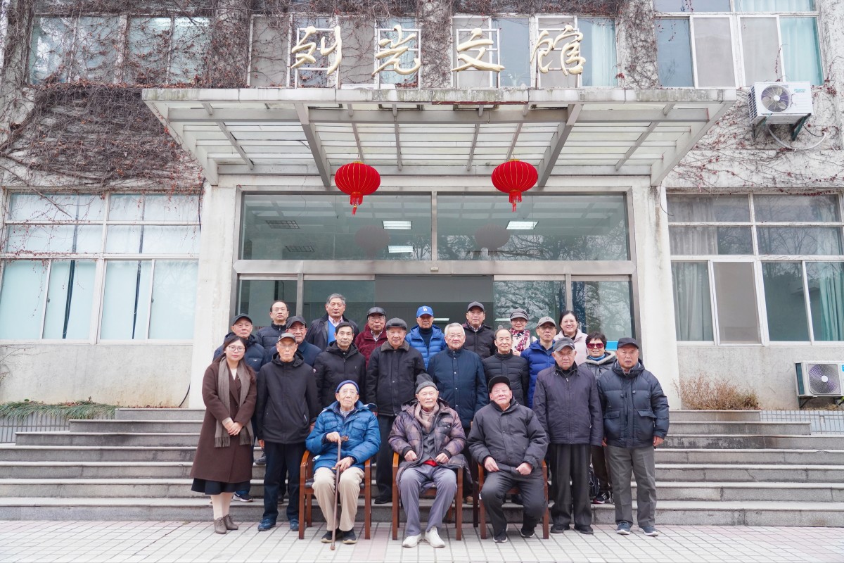 妖精视频
举办离退休教师2025 年新春座谈会