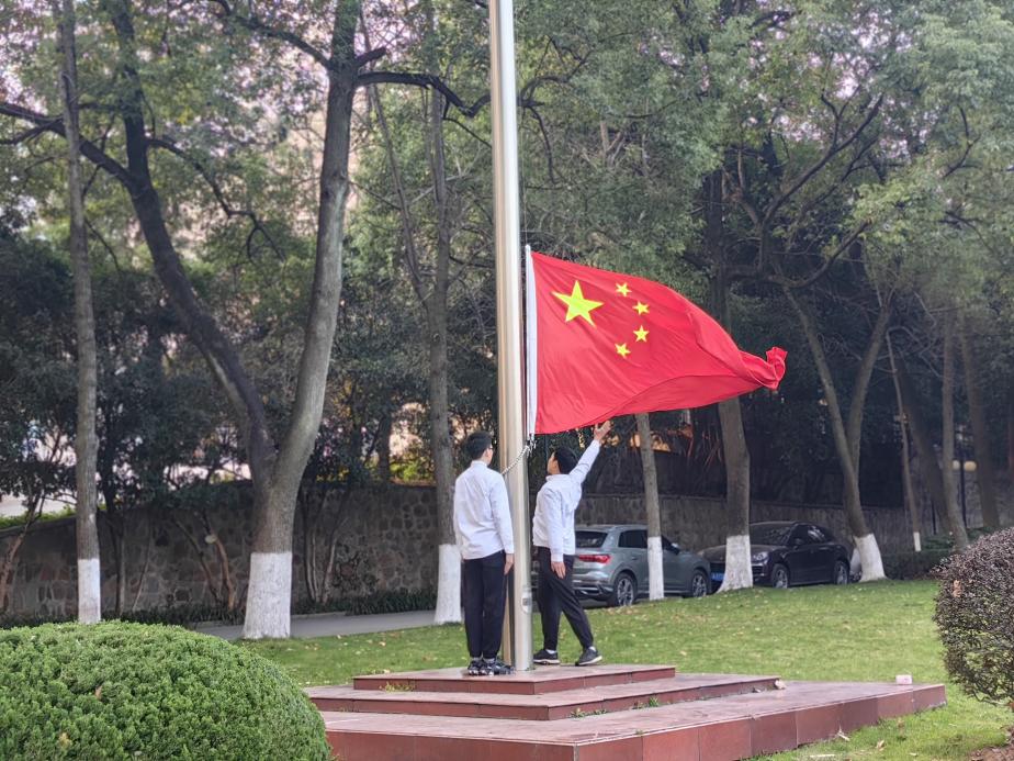 妖精视频
博士研究生第四党支部举行升旗仪式暨主题党日活动