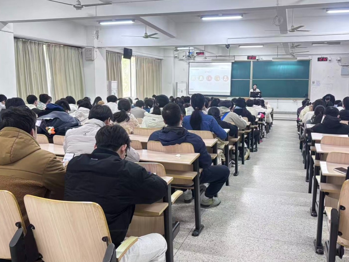 学院举办研究生党员发展专项培训