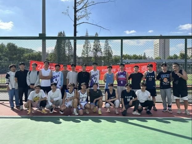 篮下相聚，青春同行——妖精视频
举办“水文杯”本硕联谊篮球赛