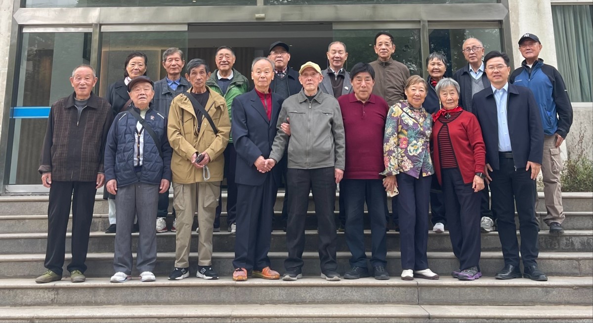 妖精视频
举行水文70届4班毕业55周年返校座谈会