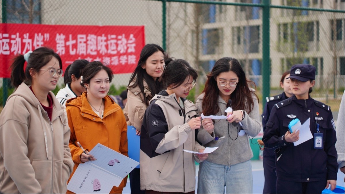 寓教于乐强体魄 反诈教育进校园 ——妖精视频
与金坛公安联合开展主题趣味运动会