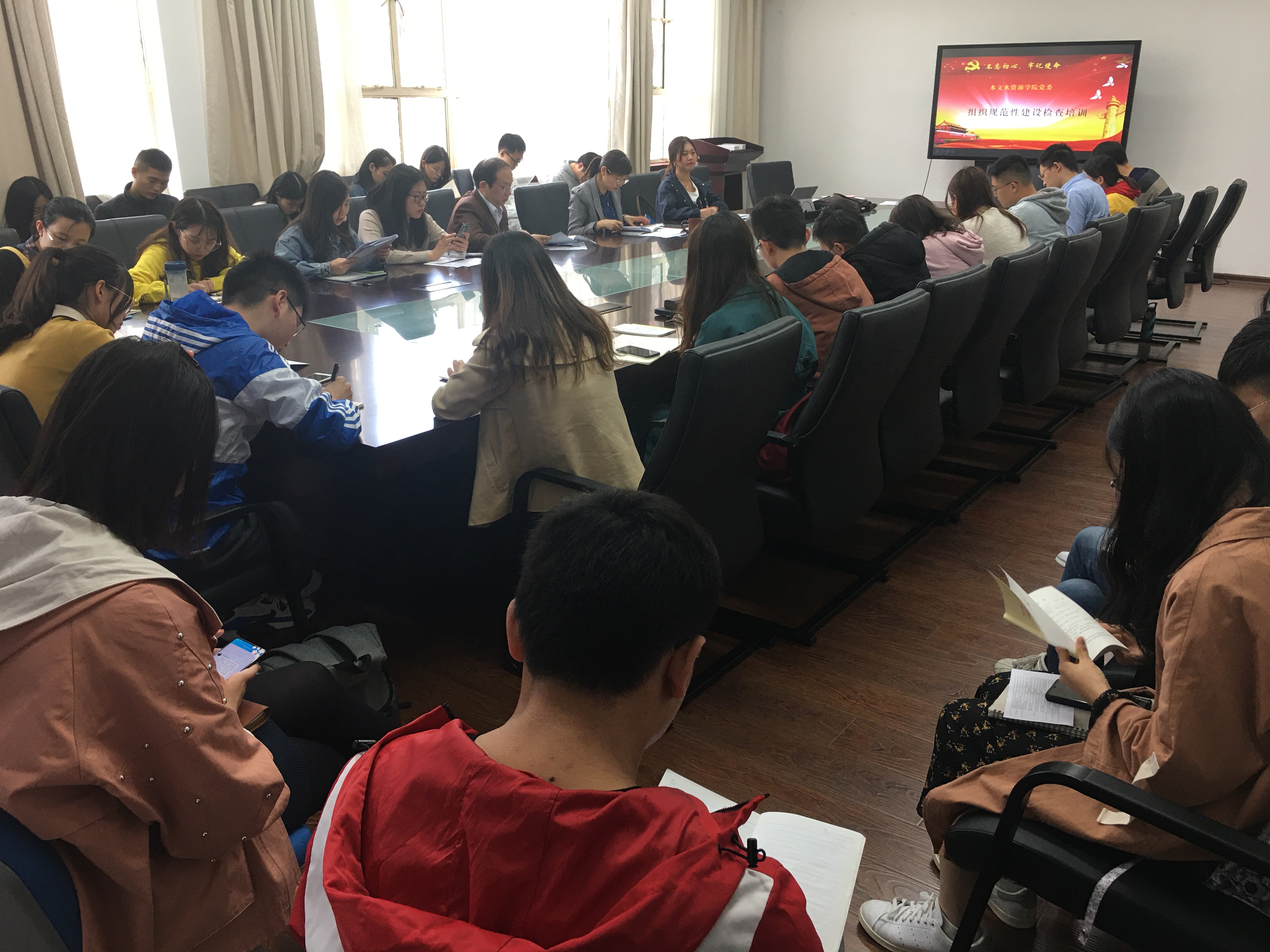 妖精视频
学生党支部：抗“疫”前线的党员微光