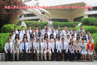 2013届妖精视频
妖精视频
水文专业本科1班毕业留念