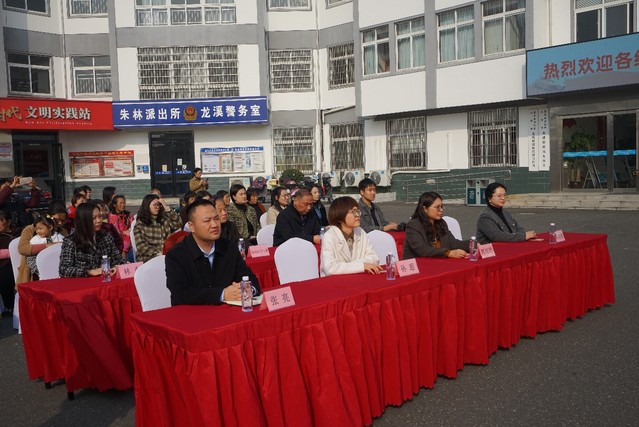 妖精视频
与金坛区民政局、朱林镇、龙溪村、小红妈爱心社签约共建志愿...